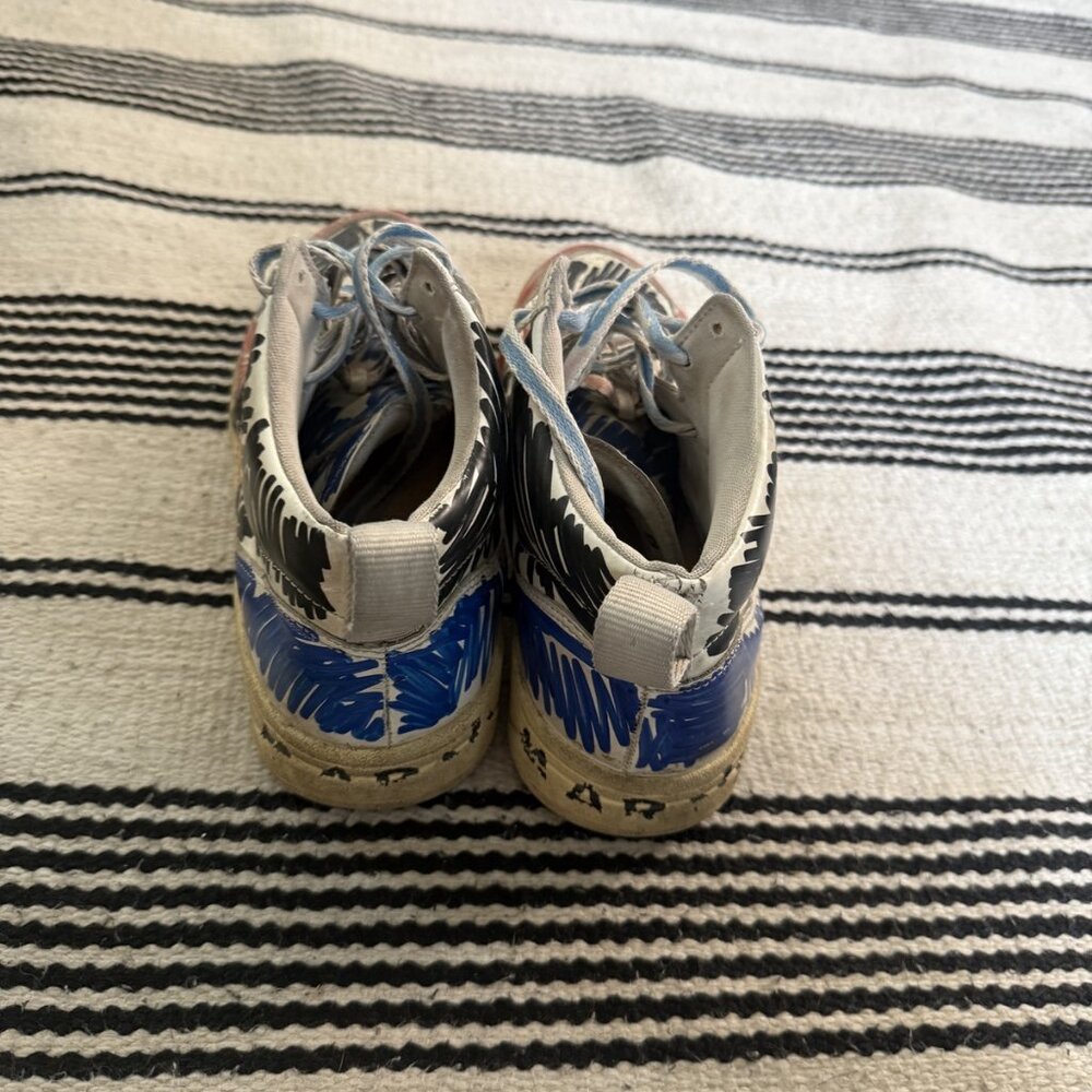 Men's Athletic Sneakers with Blue Wing Design - Casual Sport Shoes
